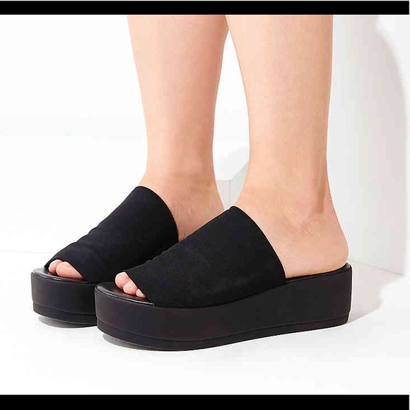 mossimo black platform sandals